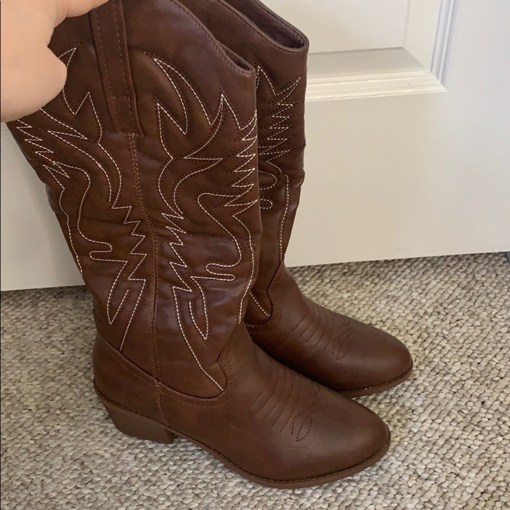 Women’s cowgirl boots